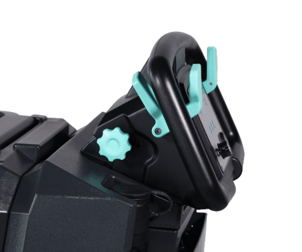 features adjustable handle for comfort