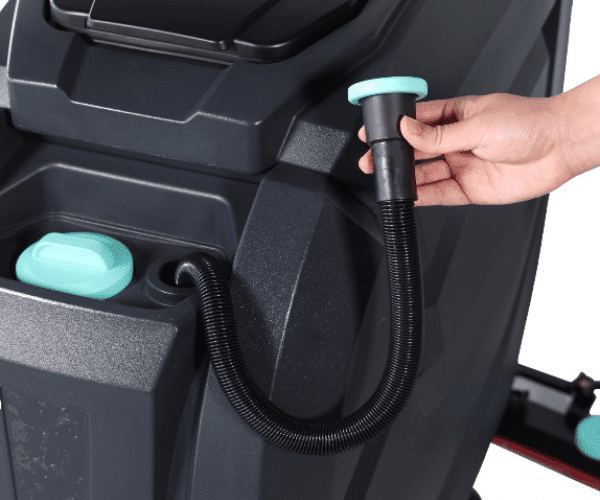 features flexible filling hose