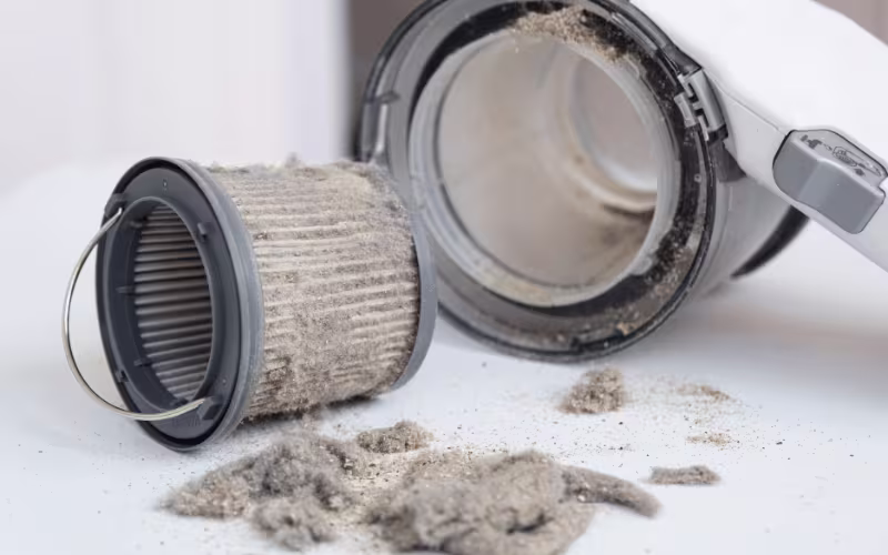 Total capacity of the vacuum cleaner's dustbin or dust bag Total capacity of the vacuum cleaner's dustbin or dust bag